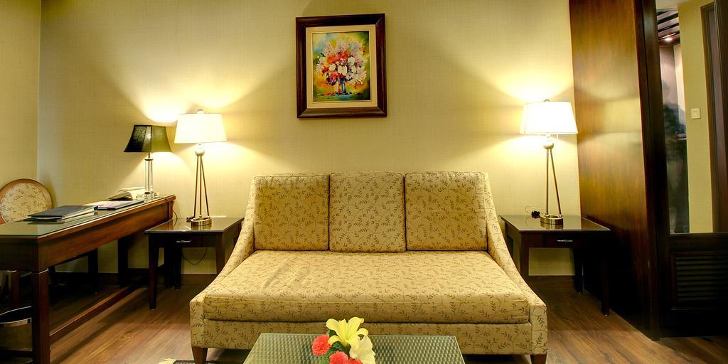 The Pllazio Hotel Γκουργκάον Εξωτερικό φωτογραφία
