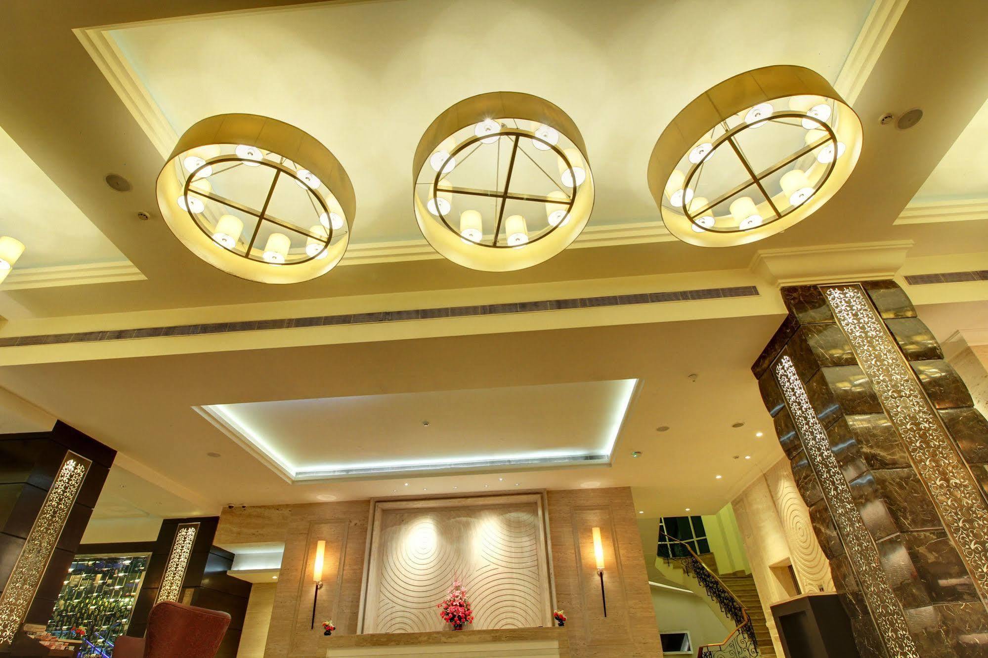 The Pllazio Hotel Γκουργκάον Εξωτερικό φωτογραφία