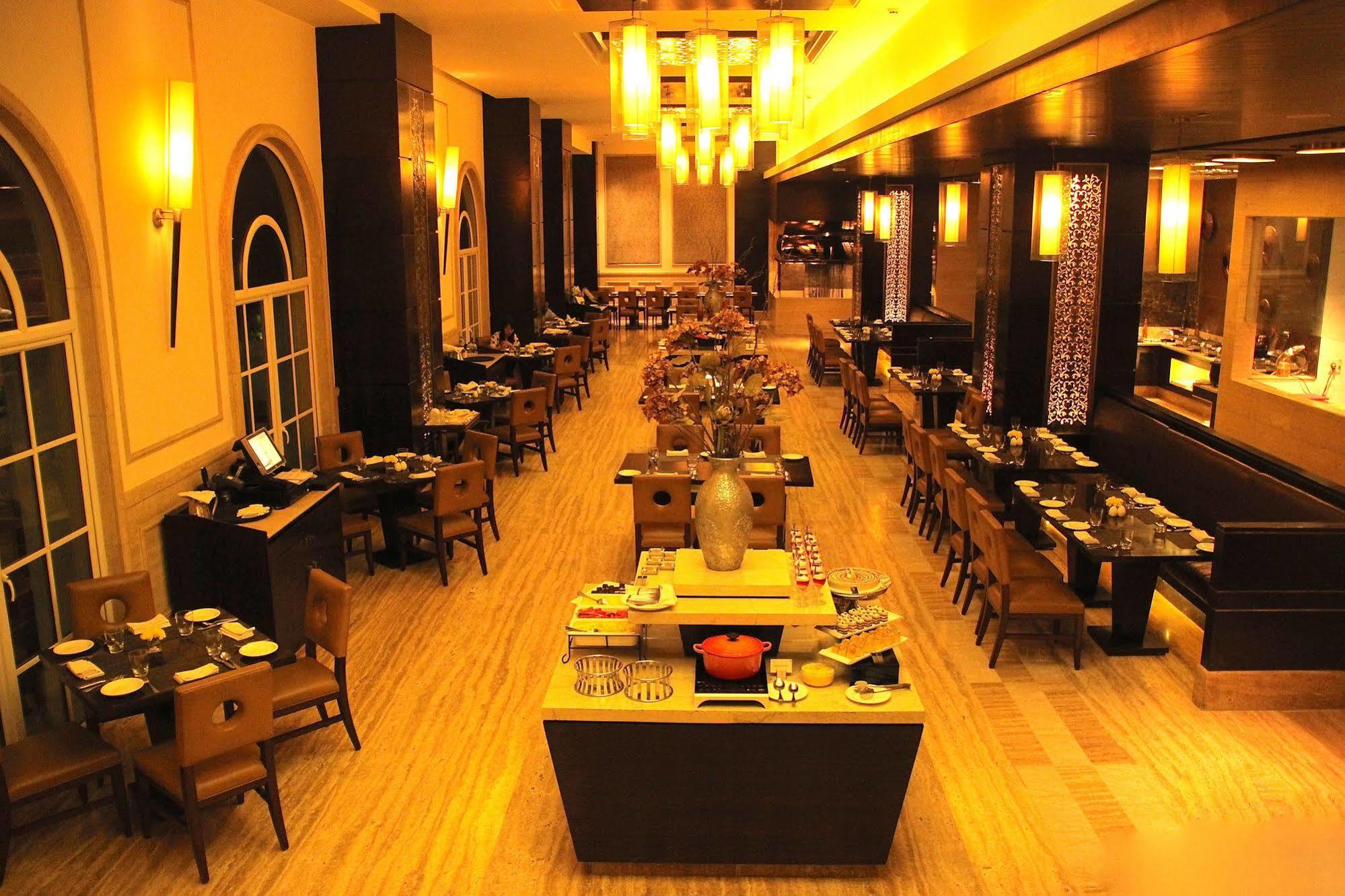 The Pllazio Hotel Γκουργκάον Εξωτερικό φωτογραφία