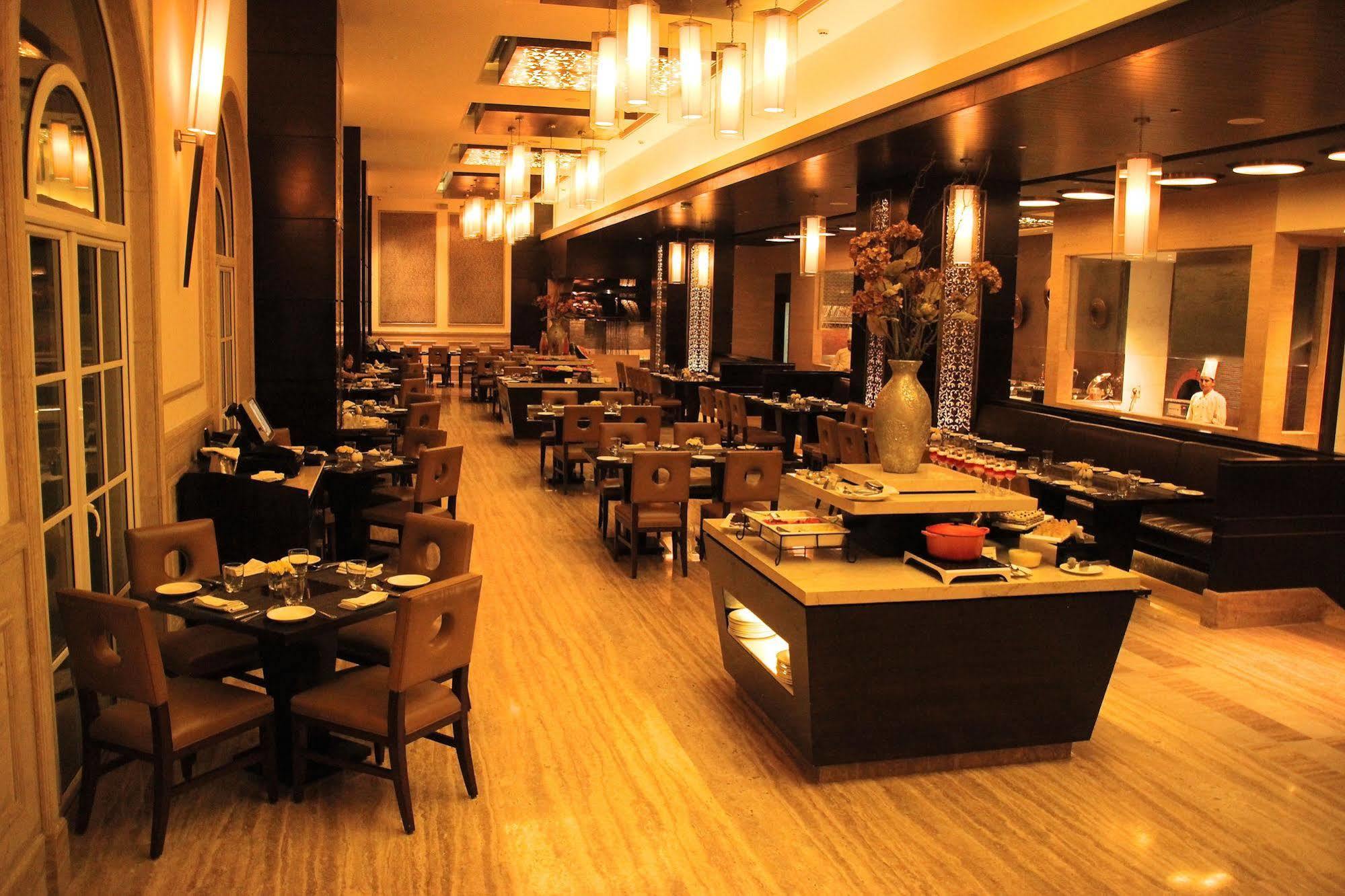 The Pllazio Hotel Γκουργκάον Εξωτερικό φωτογραφία