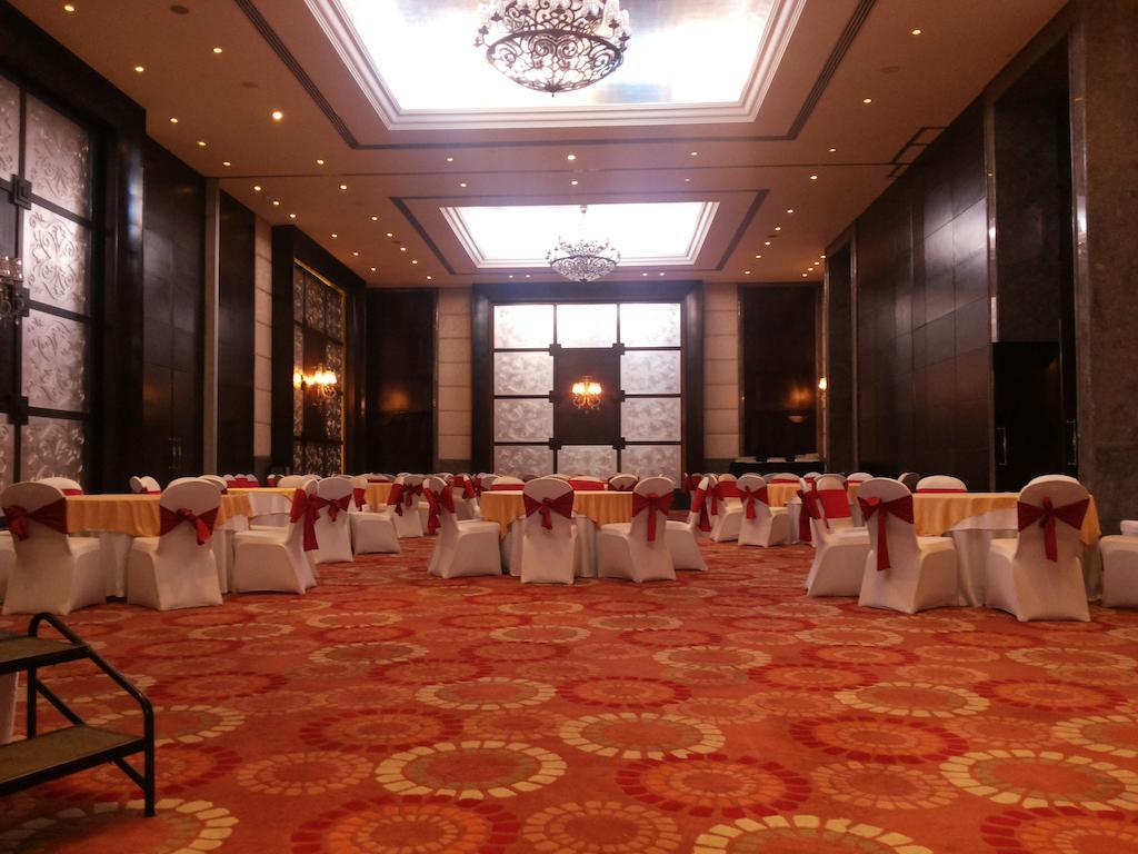 The Pllazio Hotel Γκουργκάον Εξωτερικό φωτογραφία